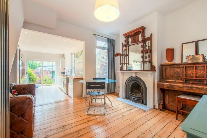 3 Bedroom House To Rent In Farmville Road, Cardiff, CF24