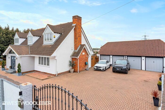4 Bedroom Detached House To Rent In Sedge Green, Nazeing, Waltham Abbey, EN9