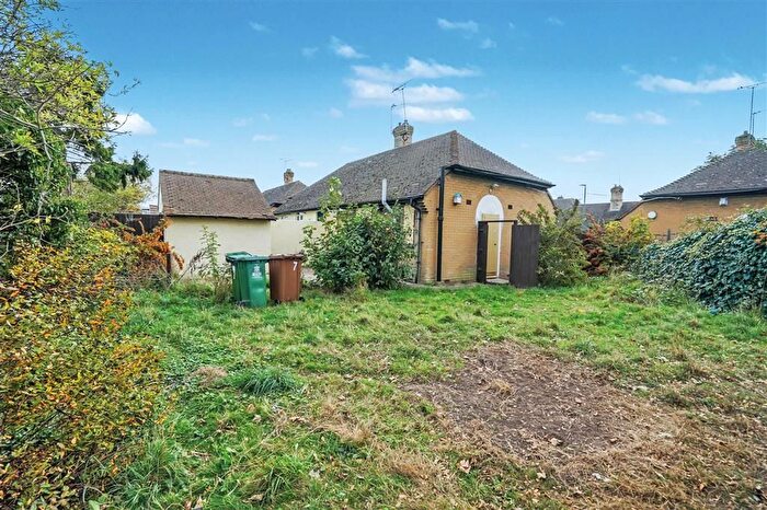 1 Bedroom Semi-detached Bungalow For Sale In Russell Close, Crayford, Dartford, DA1