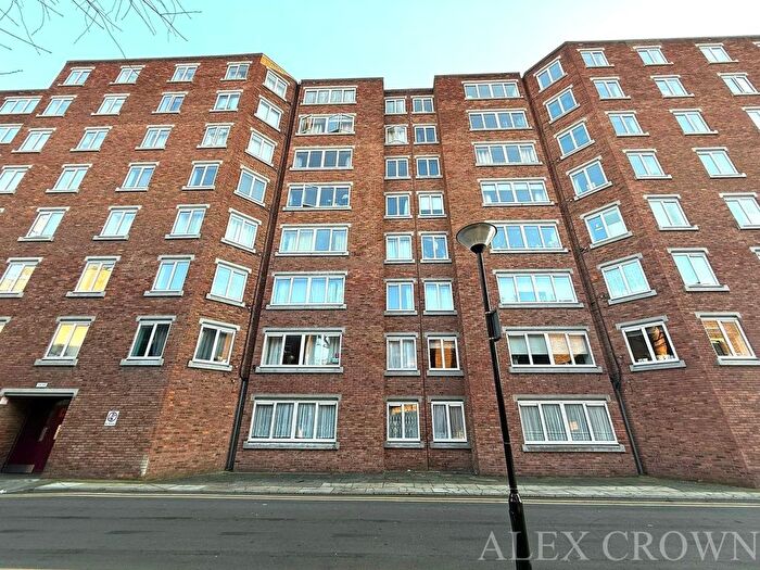 2 Bedroom Flat To Rent In Pollard Close, London, N7
