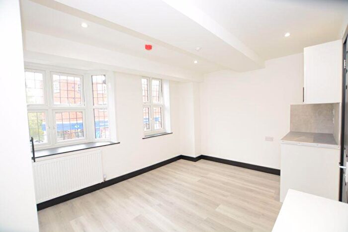 Flat To Rent In Burkes Parade, Beaconsfield, HP9