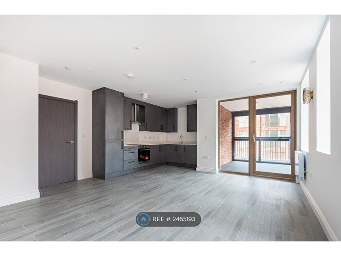 2 Bedroom Flat To Rent In Staines Road, Hounslow, TW4