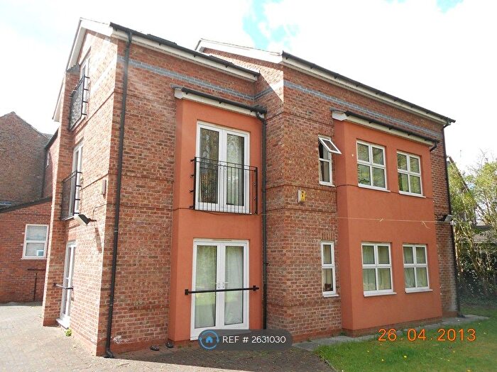 3 Bedroom Flat To Rent In Ladybarn Crescent, Manchester, M14