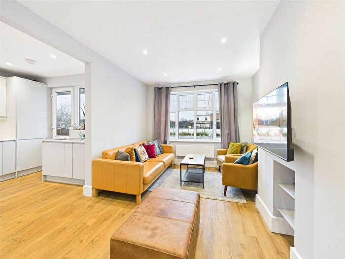 2 Bedroom Flat To Rent In Park Road, East Twickenham, TW1