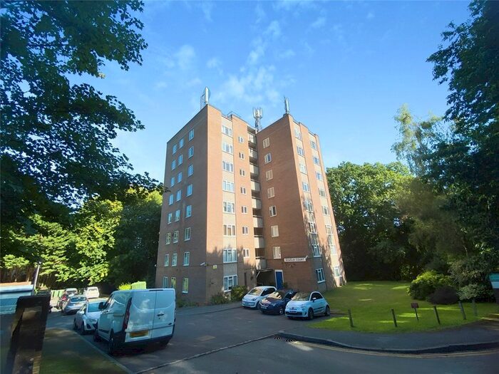 2 Bedroom Flat To Rent In Cuckoowood Avenue, Maidstone, Kent, ME14