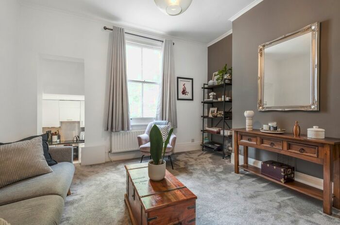 2 Bedroom Flat To Rent In Edith Road, London, W14