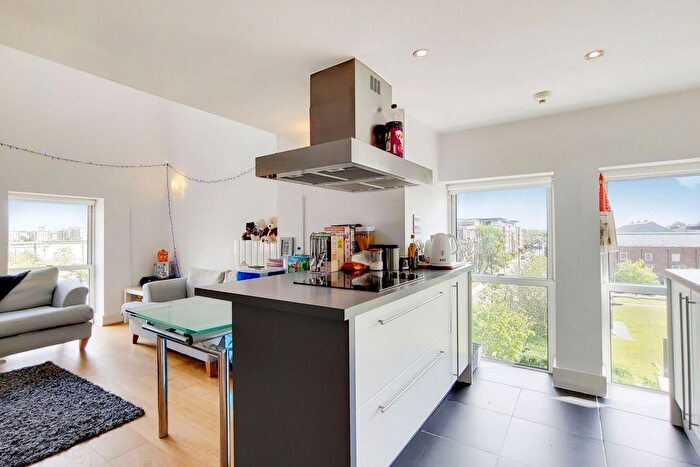 3 Bedroom Flat To Rent In Cadogan Road, Woolwich, London, SE18