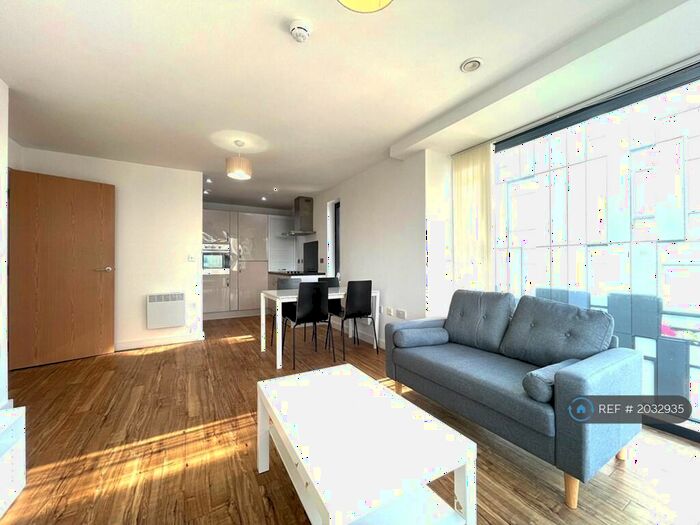 2 Bedroom Flat To Rent In Plaza Boulevard, Liverpool, L8