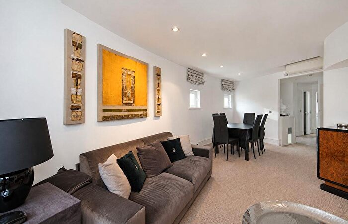 2 Bedroom Apartment To Rent In Hall Road, St John's Wood, London, NW8