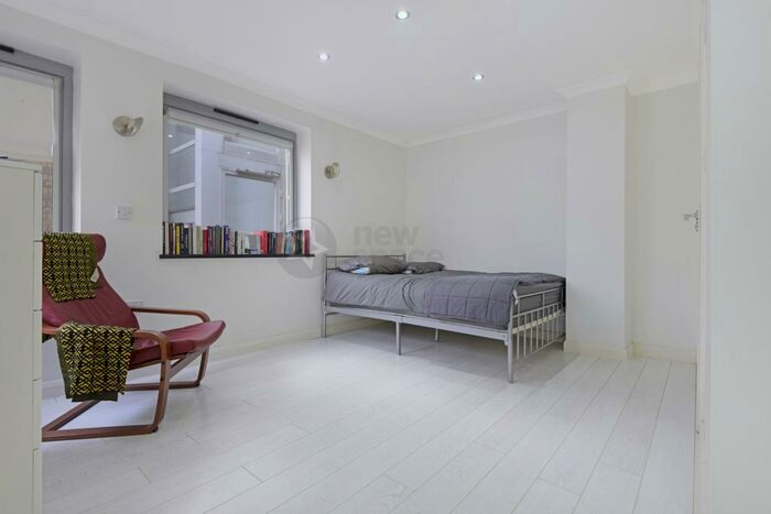 2 Bedroom Apartment To Rent In Westside Court, Southgate Road, London, N1