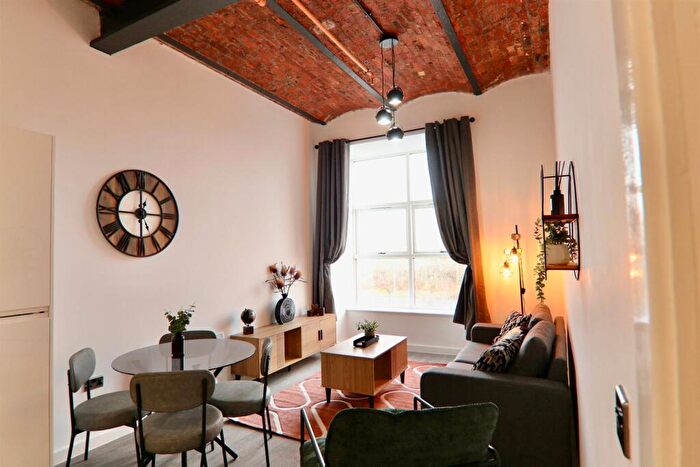 1 Bedroom Flat To Rent In Spinning Mill, Manchester, M40