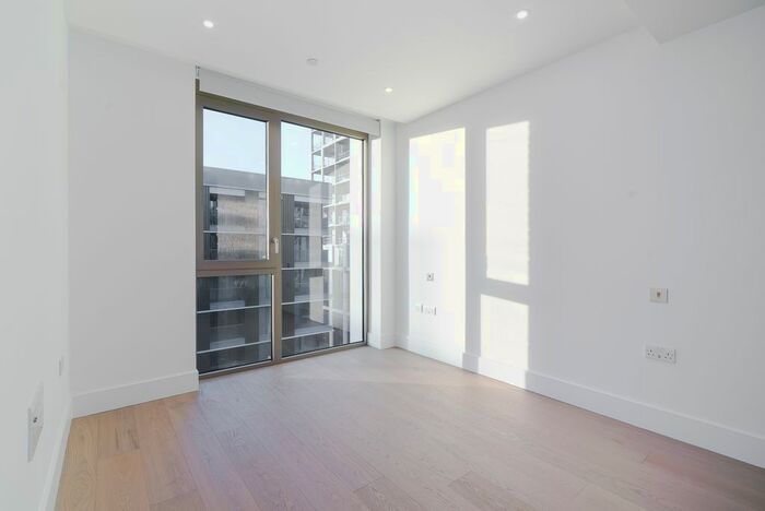 2 Bedroom Flat To Rent In Prince Of Wales Drive, Battersea, London, SW11