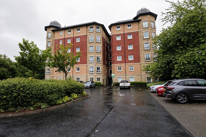 2 Bedroom Flat To Rent In / St. Clair Road, Edinburgh, EH6