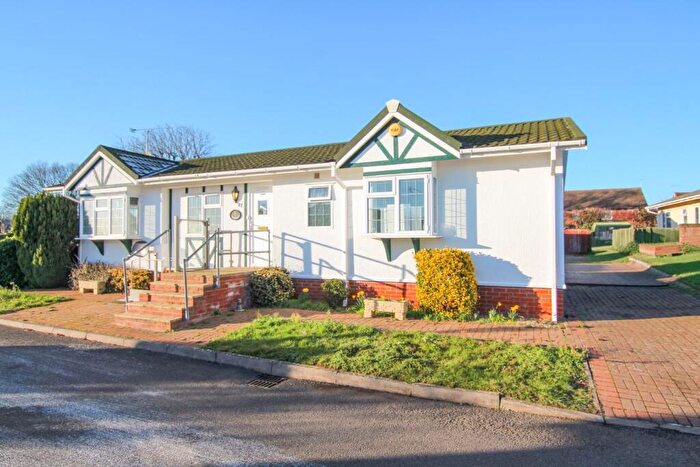 2 Bedroom Park Home For Sale In The Vyne, Weston Avenue, Leighton Buzzard, LU7