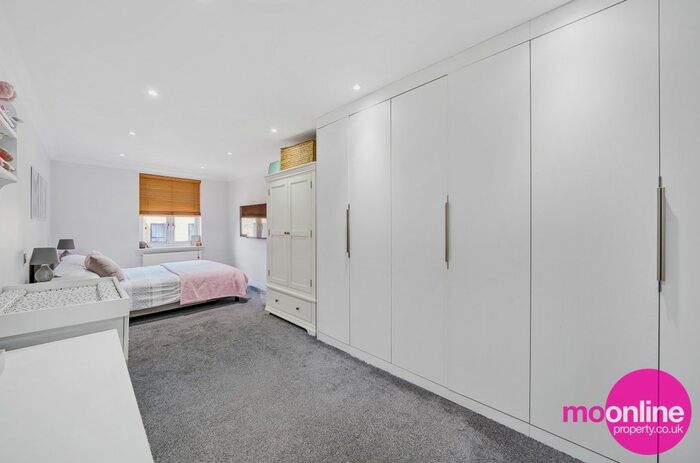 2 Bedroom Flat For Sale In London Road, Bushey, Hertfordshire, WD23
