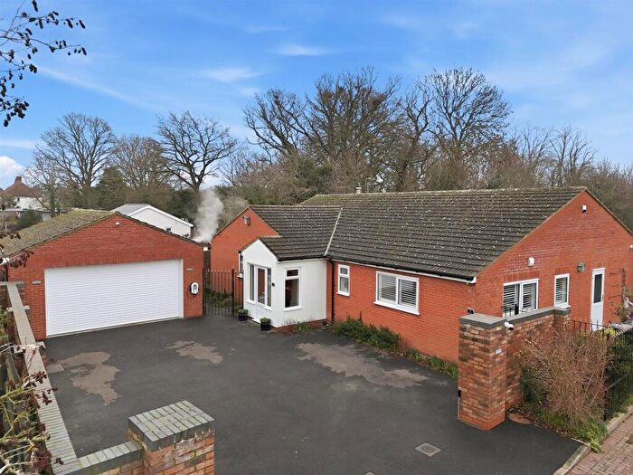 3 Bedroom Detached Bungalow For Sale In Sheares Hoppitt - Hunsdon, SG12