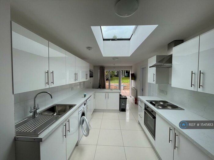 6 Bedroom Semi-Detached House To Rent In Cabell Road, Guildford, GU2