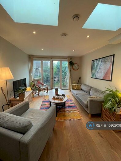 2 Bedroom Flat To Rent In Trafalgar Street, London, SE17