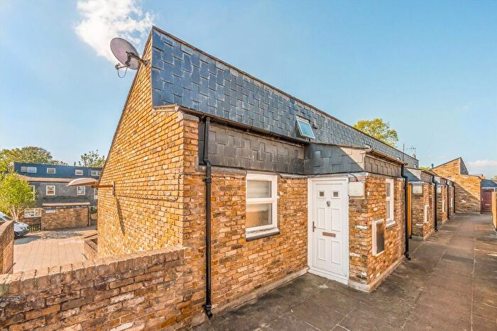 2 Bedroom Flat To Rent In Urlwin Walk, Stockwell, SW9