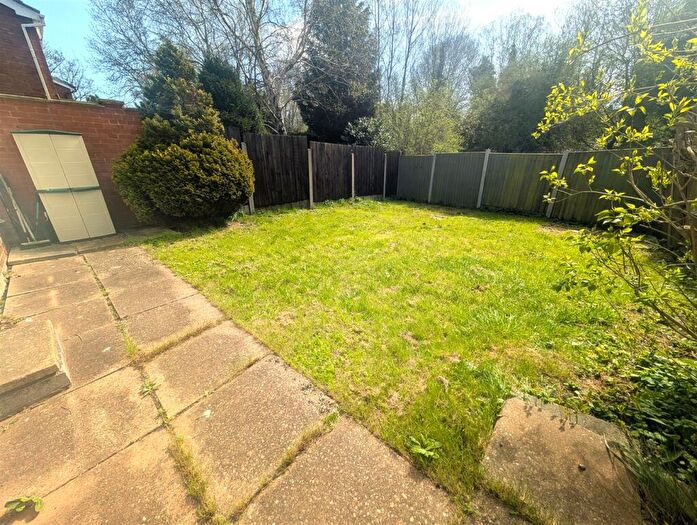 4 Bedroom Semi-Detached House For Sale In Derry Close, Birmingham, B17