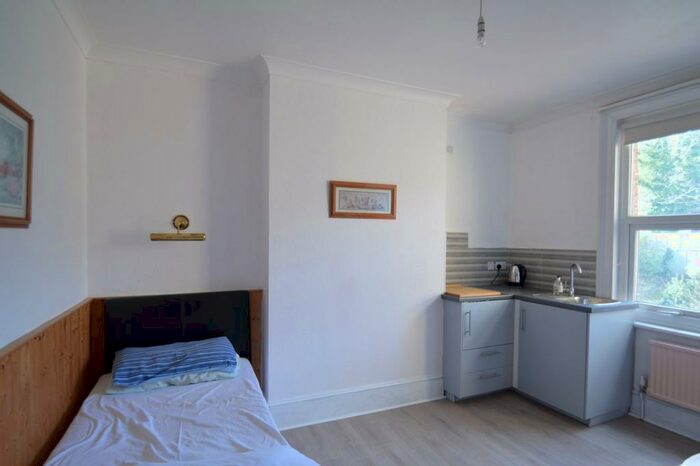 Property To Rent In Brighton Road, Purley, CR8