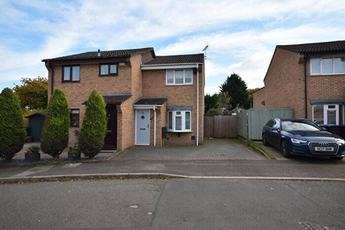 2 Bedroom Semi-Detached House For Sale In Hamsterly Park, Northampton, NN3