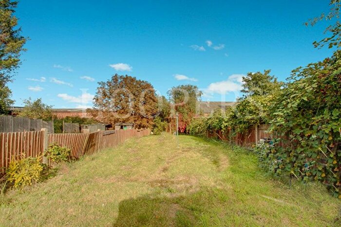 3 Bedroom End Of Terrace House For Sale In Coles Green Road, London, NW2