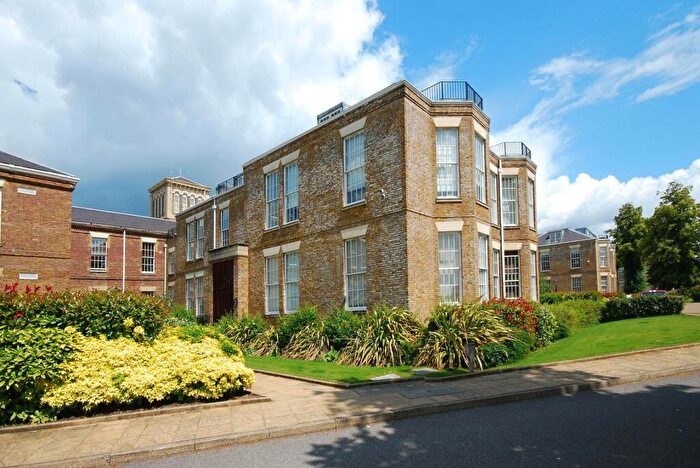 3 Bedroom Flat To Rent In Princess Park Manor, Friern Barnet, London, N11