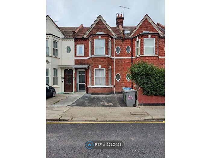 3 Bedroom Flat To Rent In Hanover Road, London, NW10