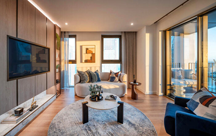 2 Bedroom Apartment To Rent In One Thames Quay, Canary Wharf, E14