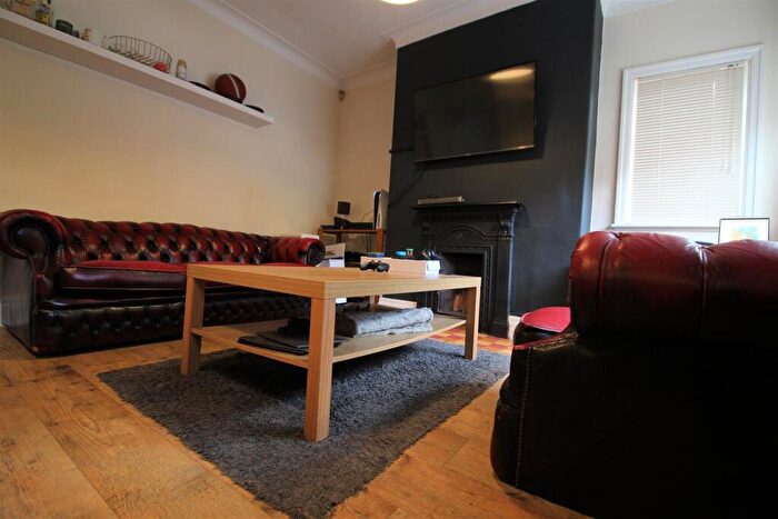 4 Bedroom Semi-Detached House To Rent In Manor Terrace, Hyde Park, Leeds, LS6