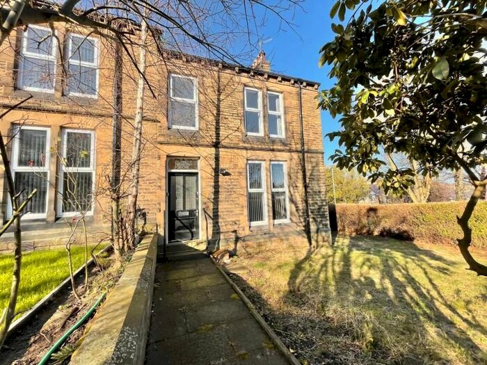 4 Bedroom Semi-Detached House To Rent In Storths Road, Huddersfield, HD2