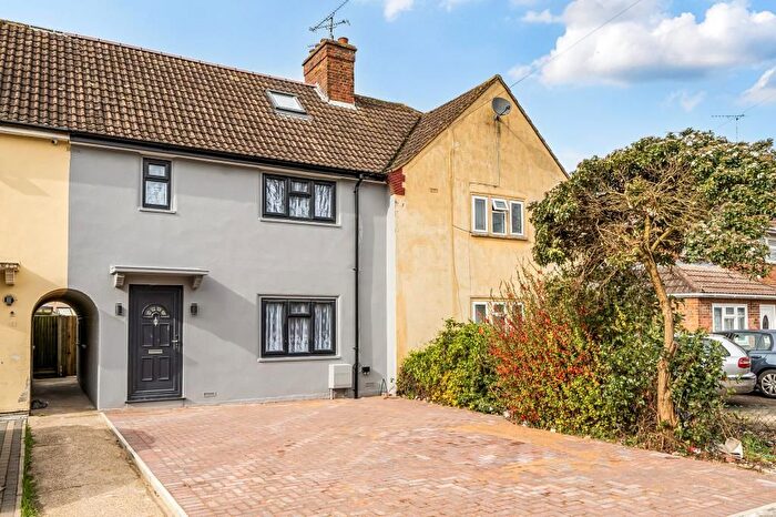 4 Bedroom Semi Detached House To Rent In More Avenue, Aylesbury, HP21