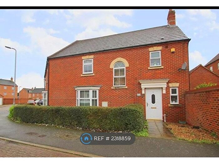 3 Bedroom Semi-Detached House To Rent In Shaw Gardens, Langley, Slough, SL3