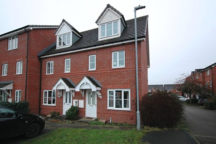 3 Bedroom Town House For Sale In Short Street, Dewsbury, WF12