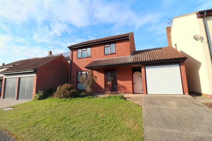 4 Bedroom Detached House To Rent In Acorn Avenue, Braintree, CM7