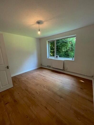 2 Bedroom Flat To Rent In Downs Court Road, Purley, Surrey, CR8