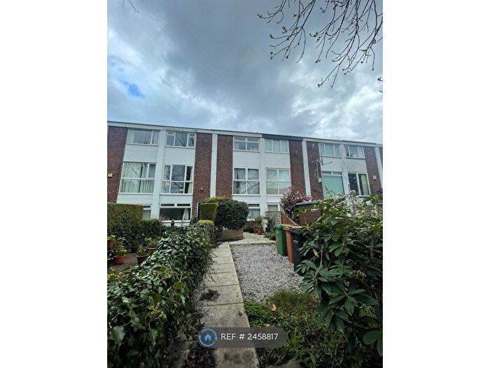 3 Bedroom Terraced House To Rent In Greenvale Drive, Cheadle, SK8