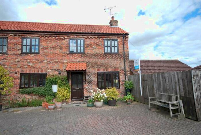 3 Bedroom Detached House For Sale In Rose Crown Court, Fridaythorpe, Driffield, YO25