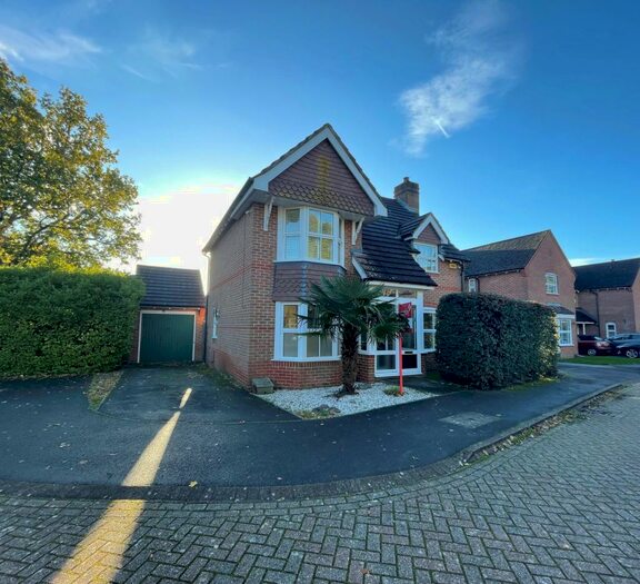 3 Bedroom Detached House To Rent In Ferndown, BH22