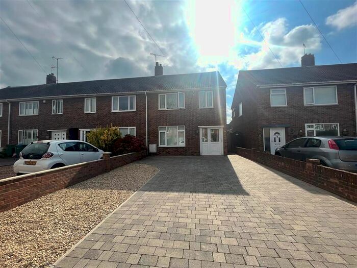 3 Bedroom Property To Rent In Narbeth Drive, Aylesbury, HP20