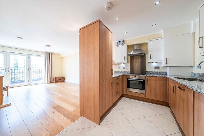 2 Bedroom Flat To Rent In Chatfield Road, London, SW11