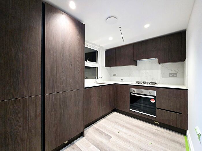 2 Bedroom Flat To Rent In Rita Road, Oval, SW8