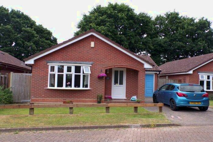 2 Bedroom Detached Bungalow To Rent In Robin Gardens, Southampton, SO40