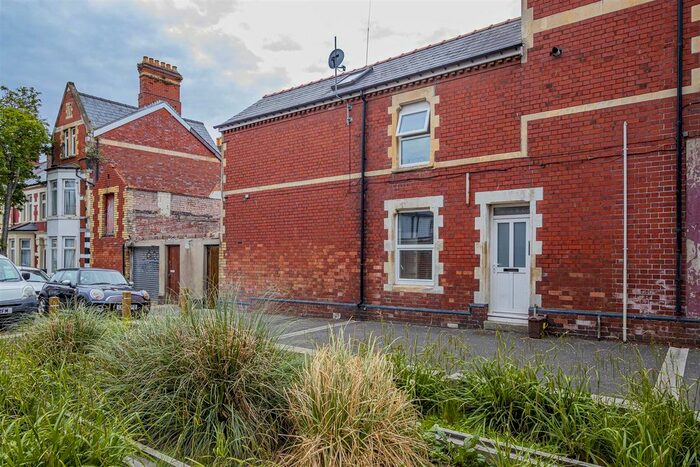 1 Bedroom Flat To Rent In Corporation Road, Cardiff, CF11