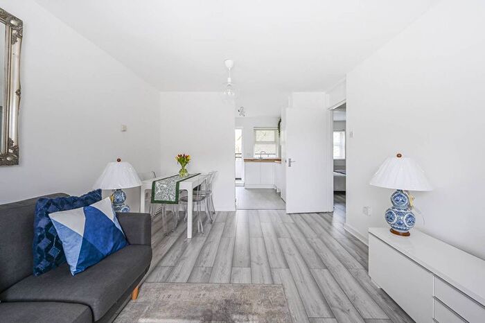 1 Bedroom Flat For Sale In John Rennie Walk, Wapping, London, E1W