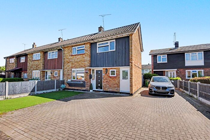 3 Bedroom End Of Terrace House For Sale In Winifred Road, Basildon, SS13