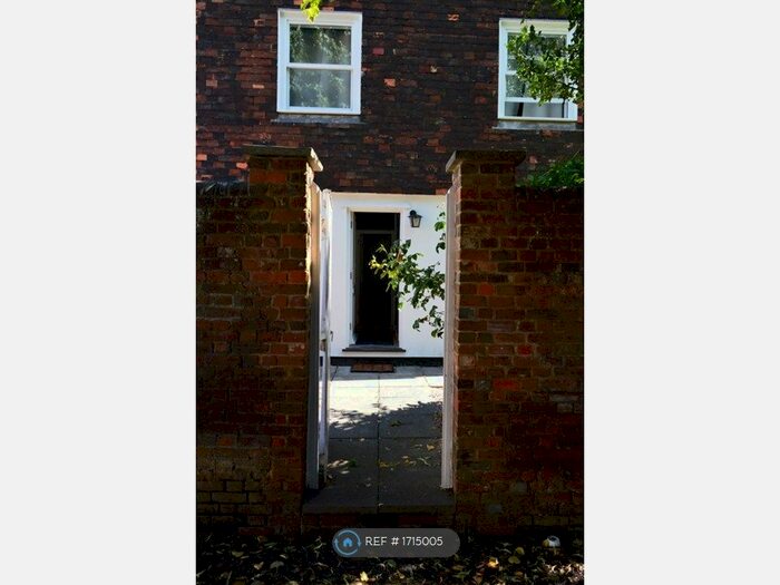 1 Bedroom Flat To Rent In Marlowe Court, Canterbury, CT1