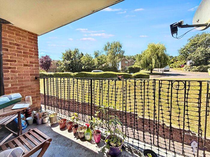 2 Bedroom Flat To Rent In , The Parkway, SO16