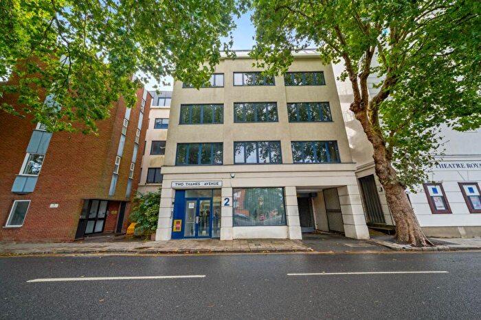 2 Bedroom Apartment For Sale In Flat, Thames Avenue, Windsor, Berkshire, SL4